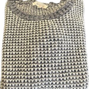Two by Vince Camuto Geo Sweater size M Like New pre Loved Gray& White. Dry clean